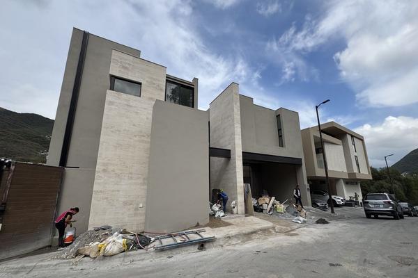 Foto de inmueble en Encinos, Col. Bosquencinos C.P. 64979, Monterrey