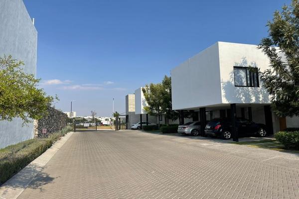 Foto de inmueble en Euripides, Col. Residencial el Refugio C.P. 76146, Querétaro