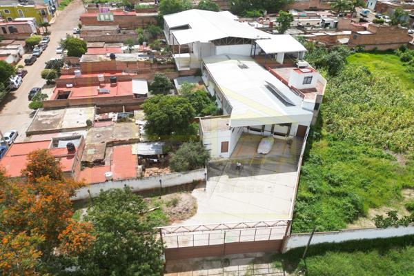 Foto de inmueble en Calle Nicolás Bravo 350 #350, Col. San Miguel C.P. 47660, Tepatitlán de Morelos