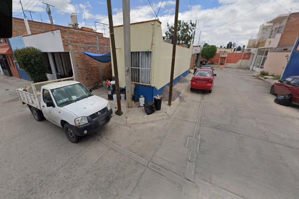 Foto de inmueble en De Las Rosas  #107, Col. Dalias C.P. 78395, San Luis Potosí