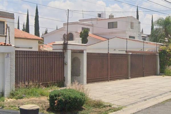 Foto de inmueble en Avenida Santa Catarina #s/n, Col. Villas del Mesón C.P. 76226, Querétaro
