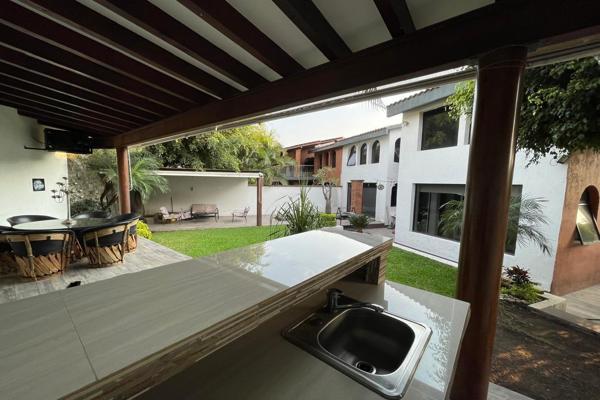 Foto de inmueble en AV PALMIRA #s/n, Col. Bosques de Palmira C.P. 62076, Cuernavaca