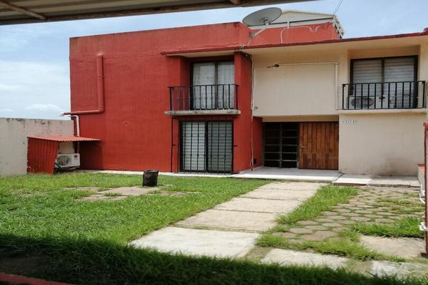 Foto de inmueble en FARALLON 101, Col. Balcones Del Mar C.P. 96530, Coatzacoalcos