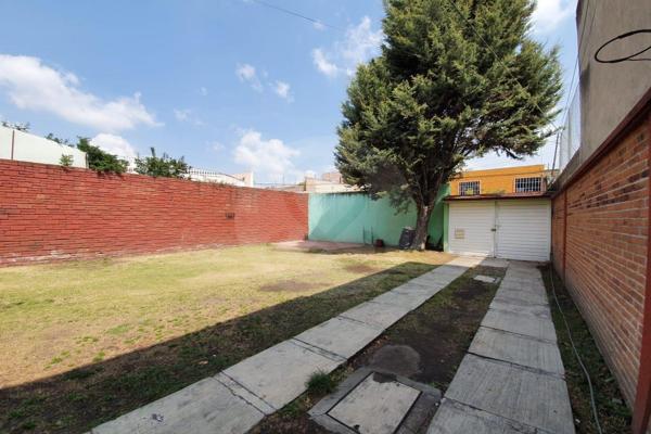 Foto de inmueble en Flor de Ma. R. de M. 105a, Col. La Merced  (Alameda) C.P. 50080, Toluca