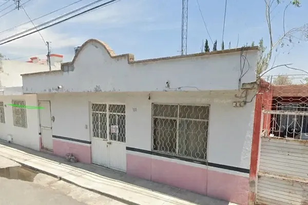 Foto de inmueble en Flores Leza #123, Col. Magisterio Sección 38 C.P. 25034, Saltillo