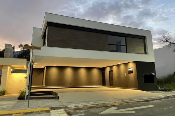 Foto de inmueble en Fracc. Las Esmeraldas, Col. Los Cristales C.P. 64985, Monterrey