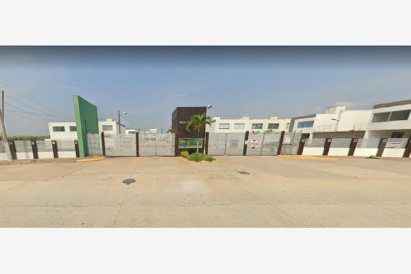 Foto de inmueble en FRACCIONAMIENTO REAL CAMPESTRE #1, Col. Lomas del Bosque C.P. 96536, Coatzacoalcos
