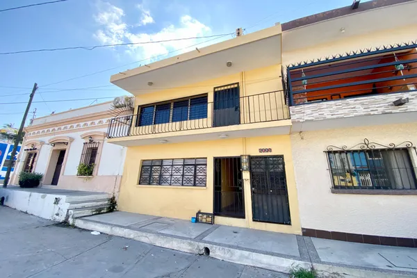 Foto de inmueble en Francisco villa #1100, Col. Centro C.P. 82000, Mazatlán