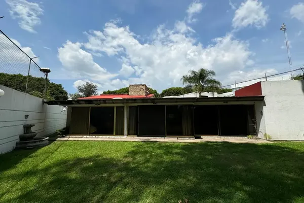 Foto de inmueble en Francisco Villa #53, Col. 2a. Sección Club de Golf las Fuentes C.P. 72110, Puebla