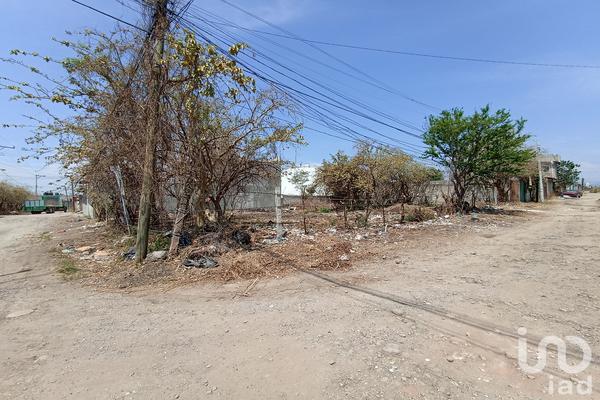 Foto de inmueble en Fresno esquina Margaritas, Col. Tetecolala C.P. 62529, Tepoztlán