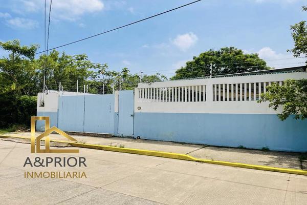 Foto de inmueble en  , Col. Frutos de La Revolución C.P. 96470, Coatzacoalcos