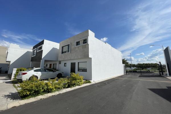 Foto de inmueble en Ganaderias, Col. Residencial el Refugio C.P. 76146, Querétaro