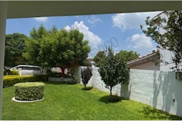 Foto de inmueble en GARABATO, Col. Vista Real y Country Club C.P. 76905, Corregidora