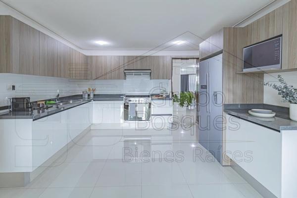 Foto de inmueble en Gral Miguel Miramon, Col. Lomas Verdes 6a Sección C.P. 53126, Naucalpan de Juárez