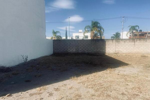 Foto de inmueble en Gladiolas, Col. Las Víboras (Fraccionamiento Valle de las Flores) C.P. 45640, Tlajomulco de Zúñiga