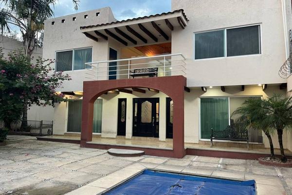 Foto de inmueble en gobernador, Col. Ocotepec C.P. 62220, Cuernavaca