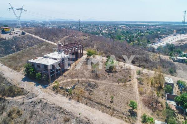 Foto de inmueble en Gregorio Lopez Rios, Col. El Castillo C.P. 82150, Mazatlán