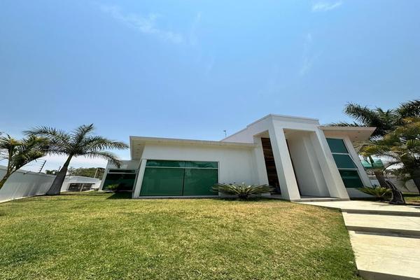 Foto de inmueble en Guadalajara-Chapala, Col. Mesa de los Laureles C.P. 45680, El Salto