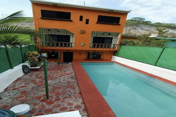 Foto de inmueble en Guayabo, Col. Jardines de Xochitepec C.P. 62790, Xochitepec
