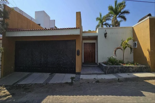 Foto de inmueble en HACIENDA LA CAÑADA, Col. Comala C.P. 28450, Comala