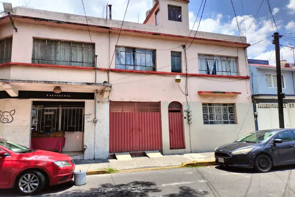 Foto de inmueble en Héctor Espinoza #304, Col. Escuadrón 201 C.P. 09060, Iztapalapa