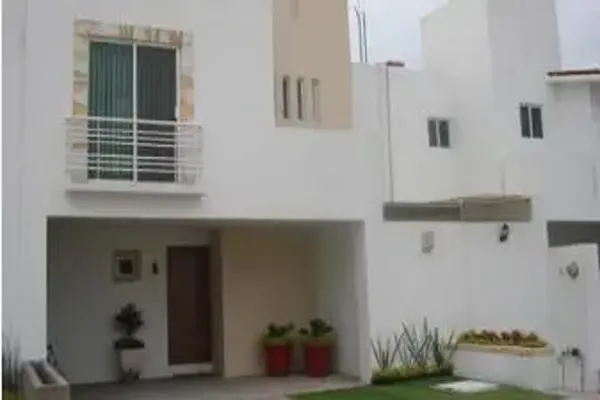 Foto de inmueble en HEROES NACIONALES #F132, Col. Campo Real C.P. 36556, Irapuato