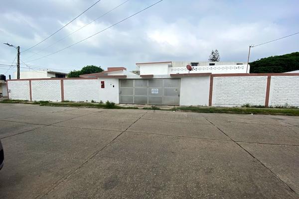 Foto de inmueble en HONORATO DOMINGUEZ, Col. Infonavit Vista al Mar C.P. 96529, Coatzacoalcos