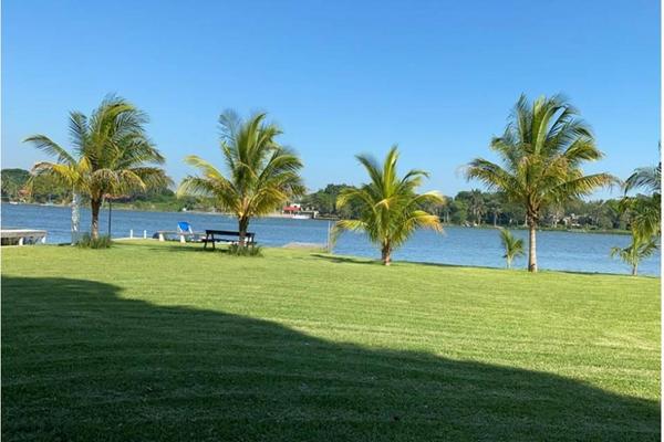 Foto de inmueble en , Col. Isla de Juana Moza C.P. 92770, Tuxpan