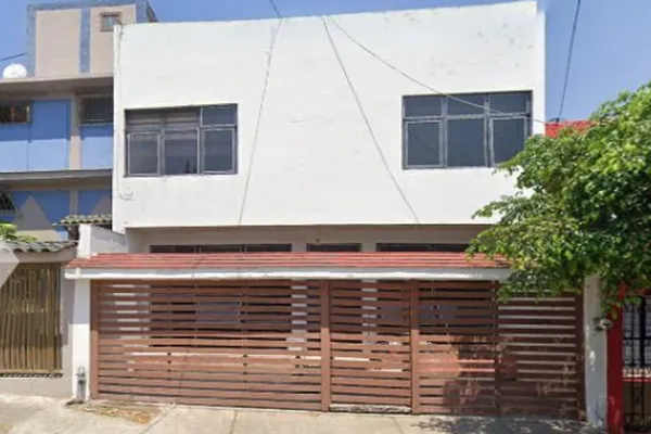 Foto de inmueble en Isla Madeira #3022, Col. Jardines de La Cruz 1a. Sección C.P. 44950, Guadalajara
