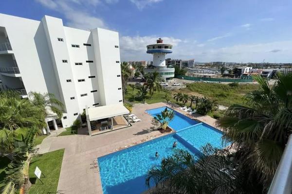 Foto de inmueble en  , Col. Isla Mazatlán C.P. 82103, Mazatlán