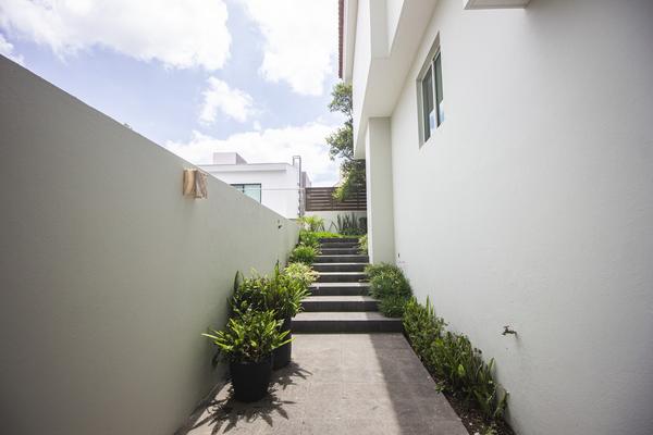 Foto de inmueble en Jardín de los granados este, Col. Jardín Real C.P. 45136, Zapopan
