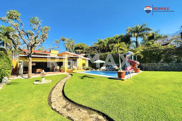 Foto de inmueble en Jardines de Cuernavaca, Col. Jardines de Cuernavaca C.P. 62360, Cuernavaca