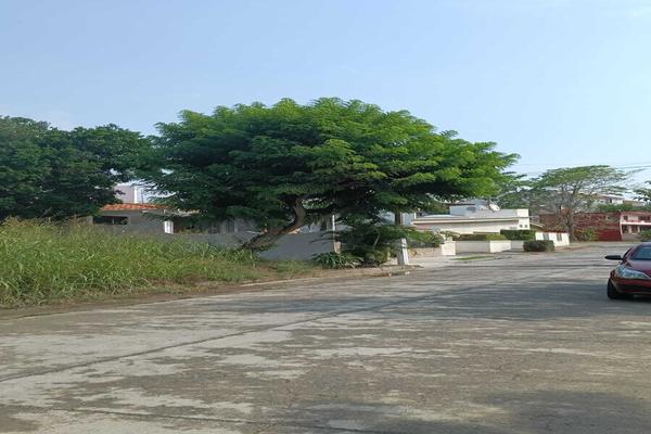 Foto de inmueble en  , Col. Jardines de Tuxpan C.P. 92890, Tuxpan