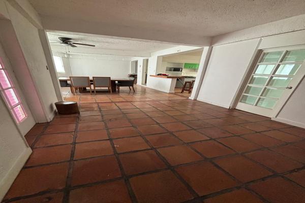 Foto de inmueble en Jesus Reyes Heroles, Col. San Juan Ixtacala C.P. 54160, Tlalnepantla de Baz