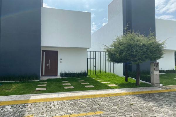 Foto de inmueble en jilgueros #102, Col. San Luis Mextepec C.P. 51355, Zinacantepec