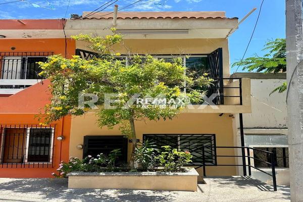 Foto de inmueble en JOSE MARIA MORELOS Y PAVON, Col. Centro C.P. 82000, Mazatlán