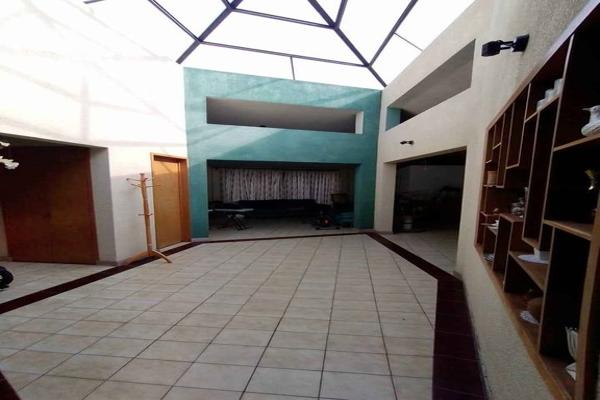 Foto de inmueble en José Rubén Romero, Col. Bosque Camelinas C.P. 58290, Morelia