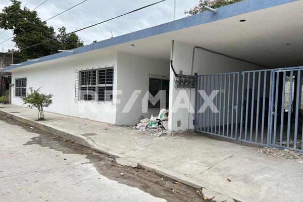 Foto de inmueble en Josefa Ortiz de Dominguez, Col. Panuco Centro C.P. 93990, Pánuco