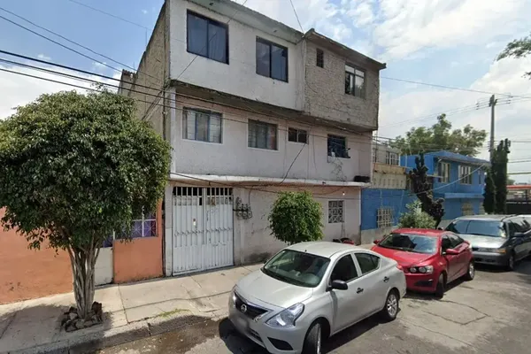 Foto de inmueble en JUAN ESCUTIA #20, Col. Guadalupe del Moral C.P. 09300, Iztapalapa