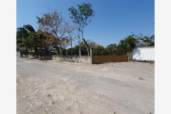 Foto de inmueble en Juan Escutia, Col. Granjas de La Boticaria C.P. 91966, Veracruz