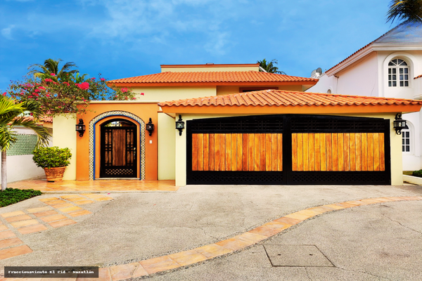 Foto de inmueble en JULIO BERDEGUE, Col. El Cid C.P. 82110, Mazatlán