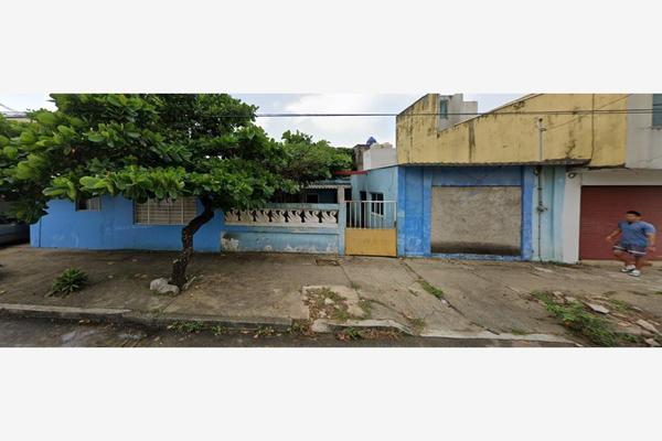 Foto de inmueble en JUSTO SIERRA #0000, Col. Guadalupe Victoria C.P. 96520, Coatzacoalcos