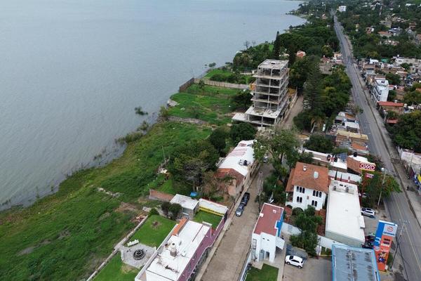 Foto de inmueble en La Paz, Col. San Antonio Tlayacapan C.P. 45922, Chapala