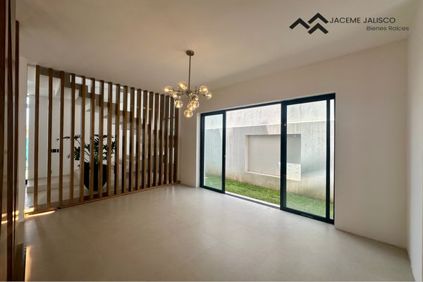 Foto de inmueble en La Rioja, Col. La Rioja C.P. 45645, Tlajomulco de Zúñiga