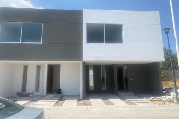 Foto de inmueble en Lago de Chapaladesarrollo Vitad Residencialcalle interior paseo de la balanza, Col. San Agustin C.P. 45645, Tlajomulco de Zúñiga