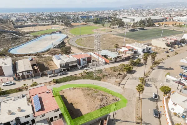Foto de inmueble en Lago Victoria esquina con Lagos Sur, Col. Valle Dorado Sección Lagos C.P. 22890, Ensenada