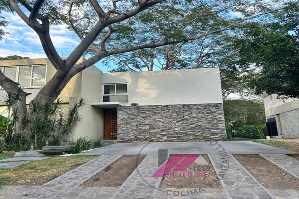 Foto de inmueble en LAS PAROTAS, Col. Residencial Esmeralda Norte C.P. 28017, Colima