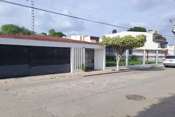 Foto de inmueble en Las Plazas #1, Col. Las Plazas C.P. 36620, Irapuato