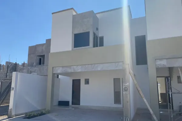 Foto de inmueble en  , Col. Las Quintas C.P. 27105, Torreón