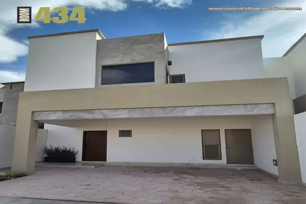 Foto de inmueble en  , Col. Las Quintas C.P. 27105, Torreón